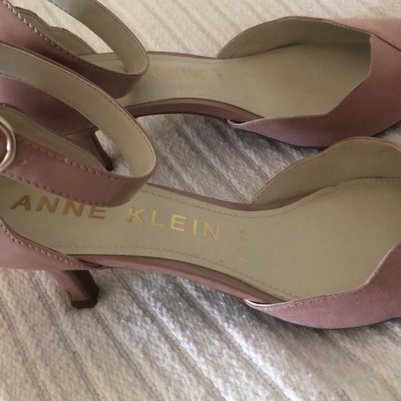 Woman’s Anne Klein Akfonda closed toe spring mauve heel pumps - Picture 16 of 16